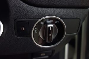 Used_2015_WHITE_MERCEDES-BENZ_CLA_2