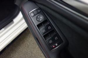 Used_2015_WHITE_MERCEDES-BENZ_CLA_2