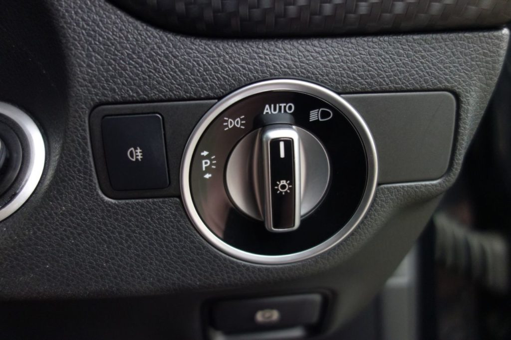 Used_2016_BLACK_MERCEDES-BENZ_A-CLASS_1