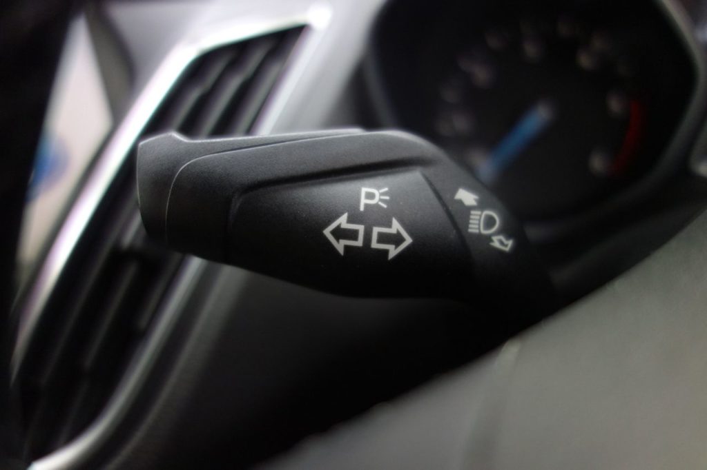 Used_2016_GREY_FORD_C-MAX_1