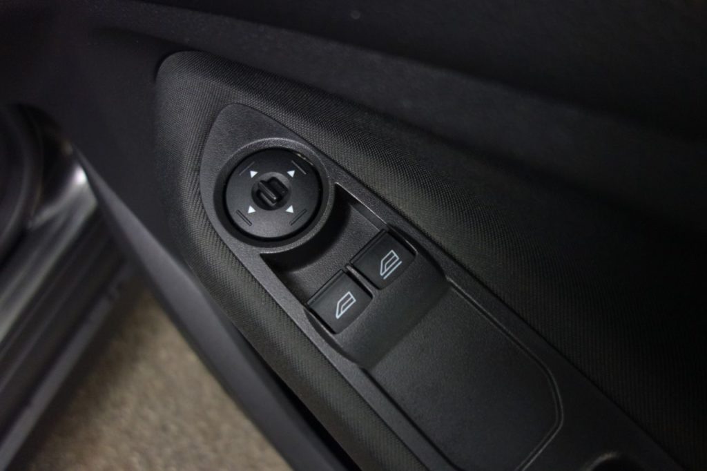 Used_2016_GREY_FORD_C-MAX_1