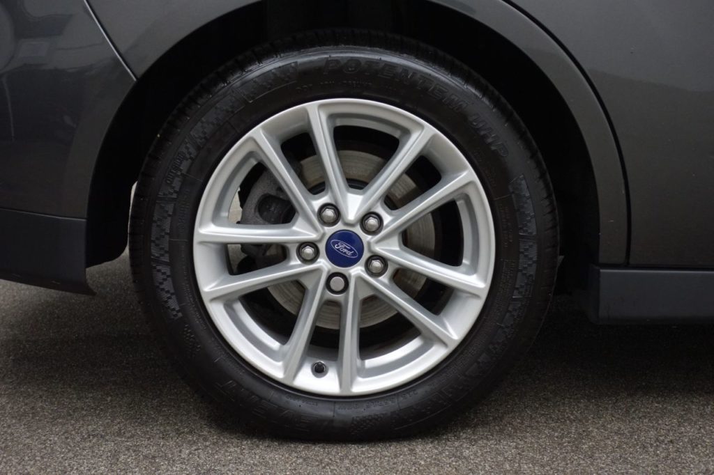 Used_2016_GREY_FORD_C-MAX_1