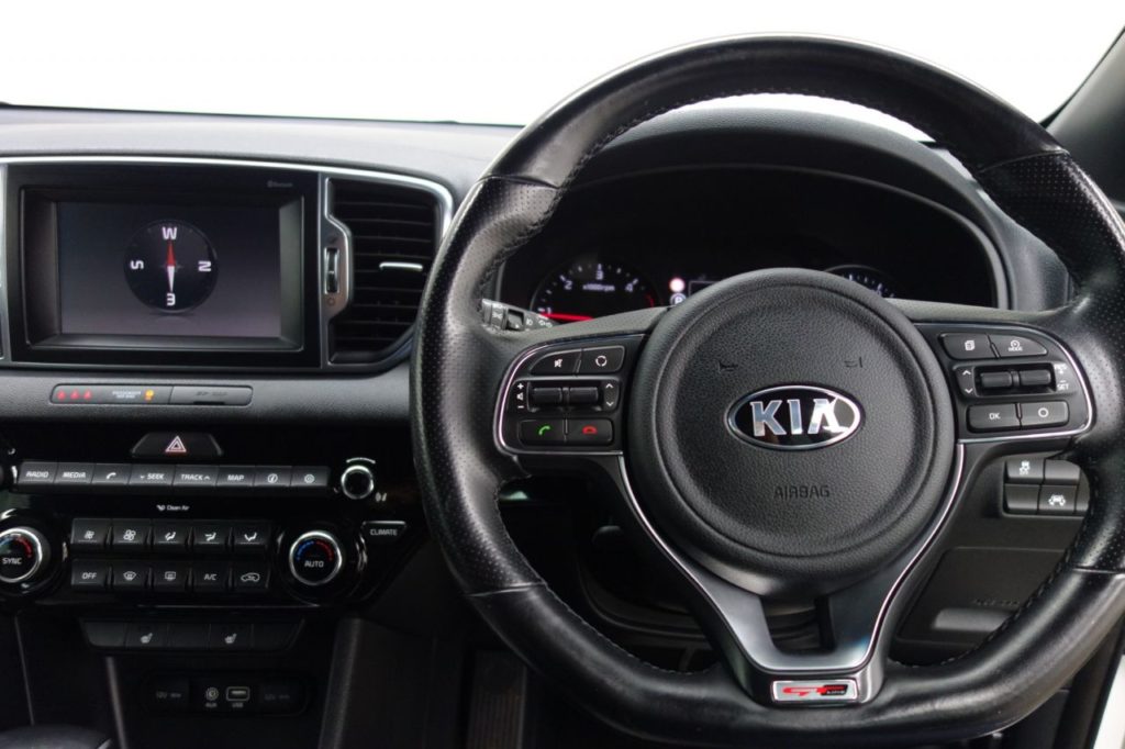 Used_2016_WHITE_KIA_SPORTAGE_2