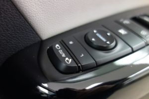 Used_2016_WHITE_KIA_SPORTAGE_2