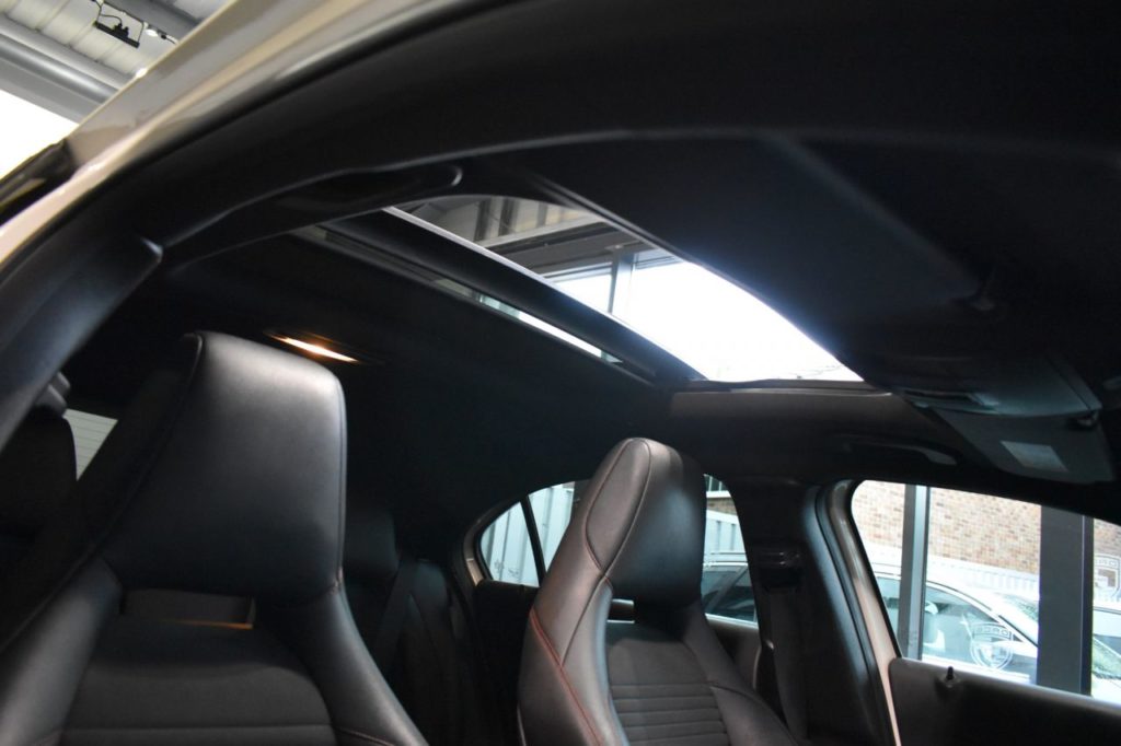 Used_2016_WHITE_MERCEDES-BENZ_A-CLASS_1
