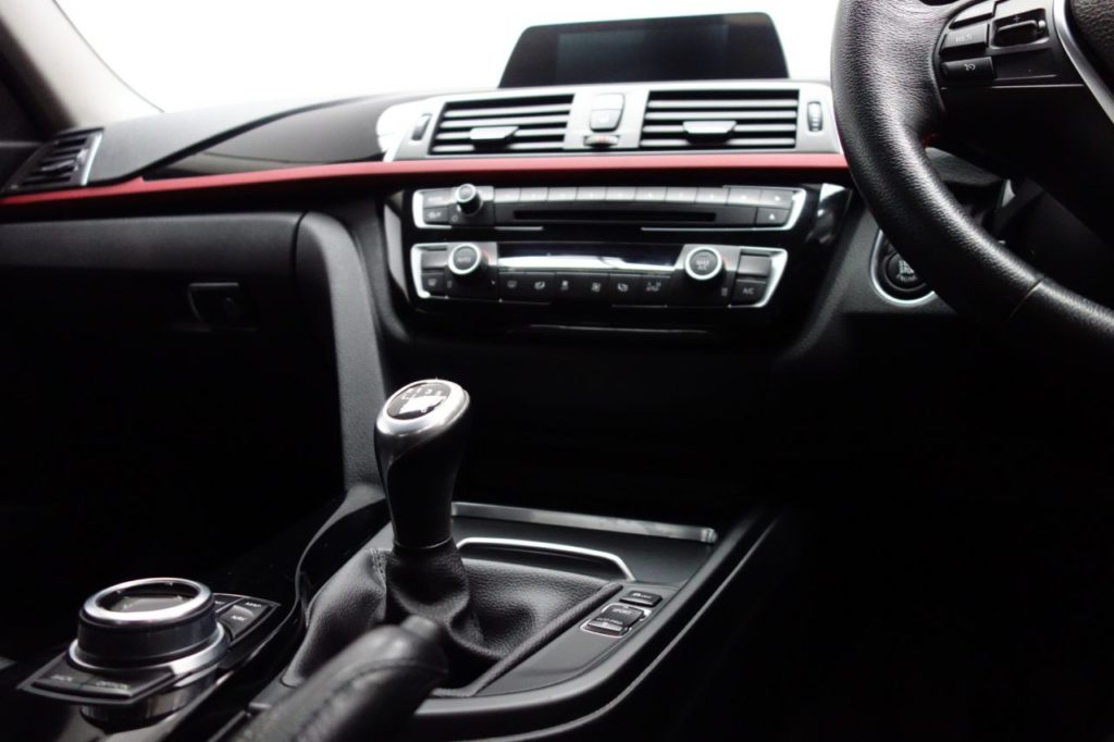 Used_2017_WHITE_BMW_3-SERIES_2