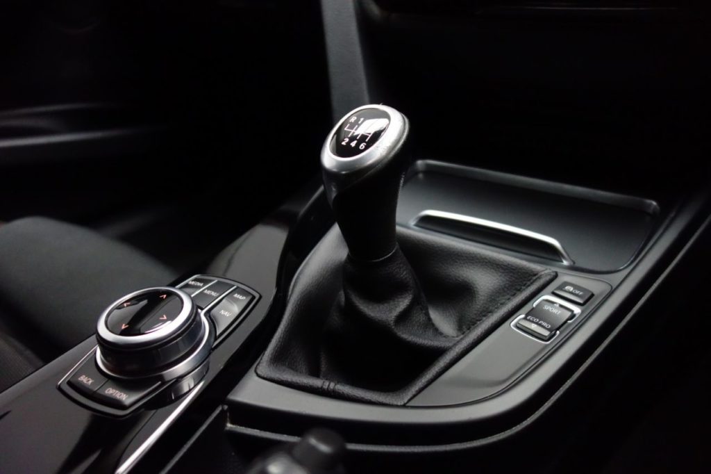 Used_2017_WHITE_BMW_3-SERIES_2