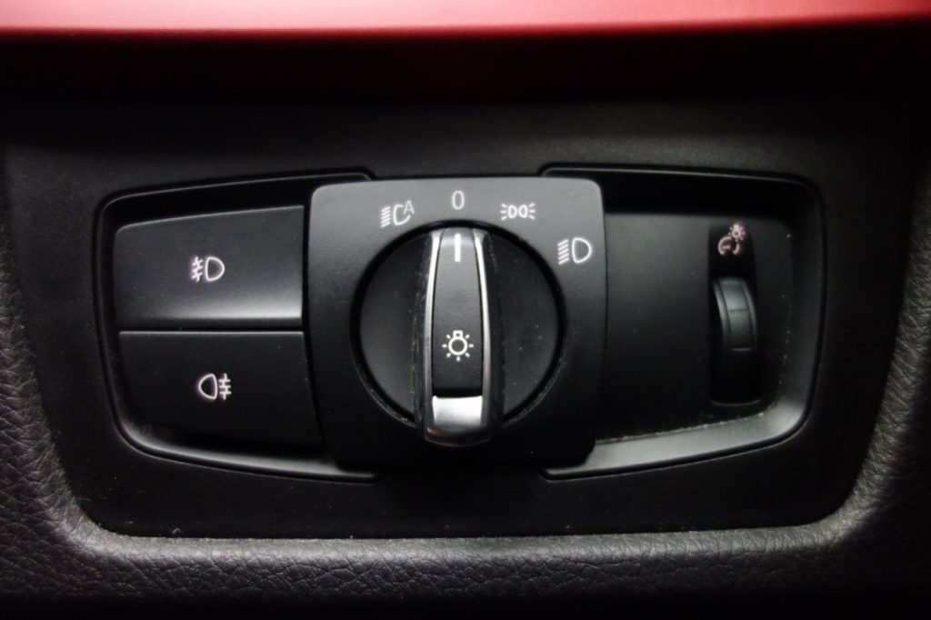Used_2017_WHITE_BMW_3-SERIES_2