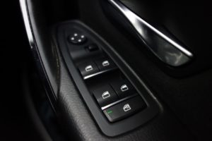 Used_2017_WHITE_BMW_3-SERIES_2