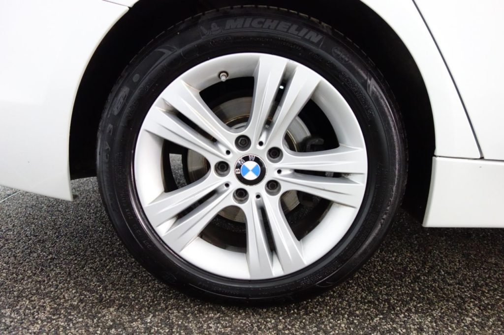 Used_2017_WHITE_BMW_3-SERIES_2