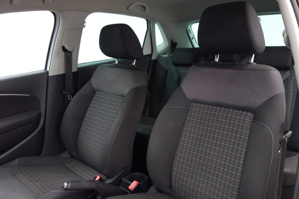 Used_2017_WHITE_VOLKSWAGEN_POLO_1