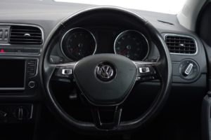 Used_2017_WHITE_VOLKSWAGEN_POLO_1