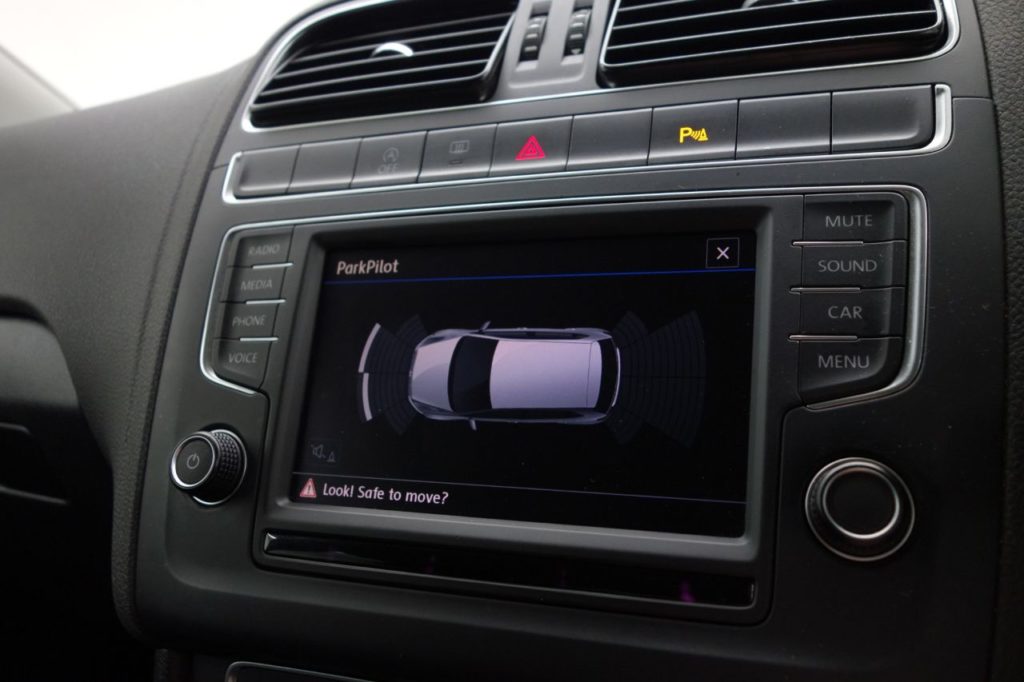 Used_2017_WHITE_VOLKSWAGEN_POLO_1