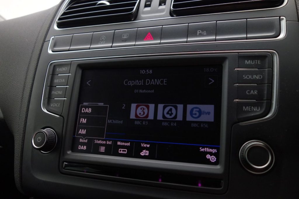 Used_2017_WHITE_VOLKSWAGEN_POLO_1