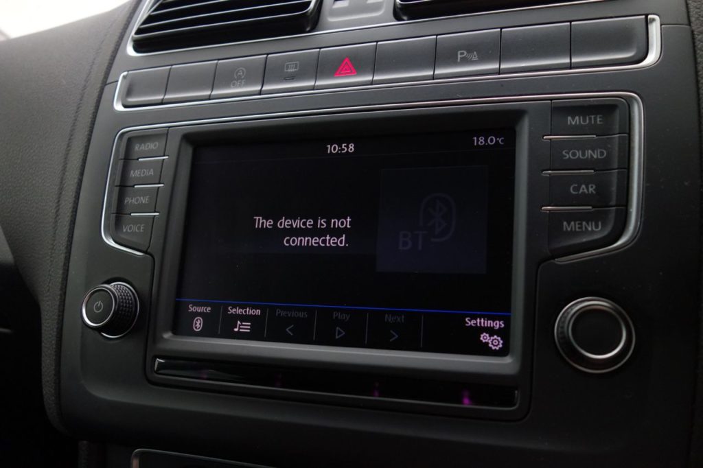 Used_2017_WHITE_VOLKSWAGEN_POLO_1