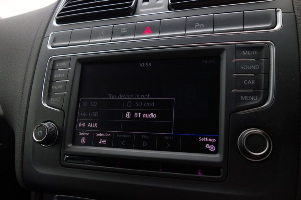 Used_2017_WHITE_VOLKSWAGEN_POLO_1