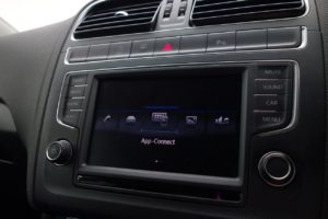 Used_2017_WHITE_VOLKSWAGEN_POLO_1