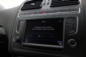 Used_2017_WHITE_VOLKSWAGEN_POLO_1