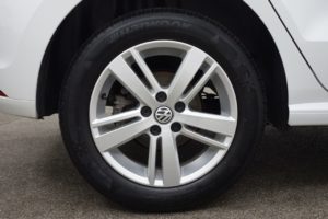 Used_2017_WHITE_VOLKSWAGEN_POLO_1