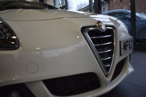 Used_2013_WHITE_ALFA-ROMEO_GIULIETTA_2