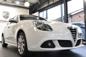 Used_2013_WHITE_ALFA-ROMEO_GIULIETTA_2