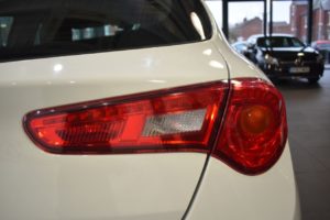 Used_2013_WHITE_ALFA-ROMEO_GIULIETTA_2