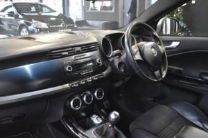 Used_2013_WHITE_ALFA-ROMEO_GIULIETTA_2