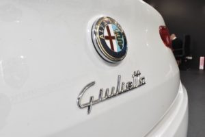 Used_2013_WHITE_ALFA-ROMEO_GIULIETTA_2
