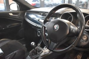 Used_2013_WHITE_ALFA-ROMEO_GIULIETTA_2