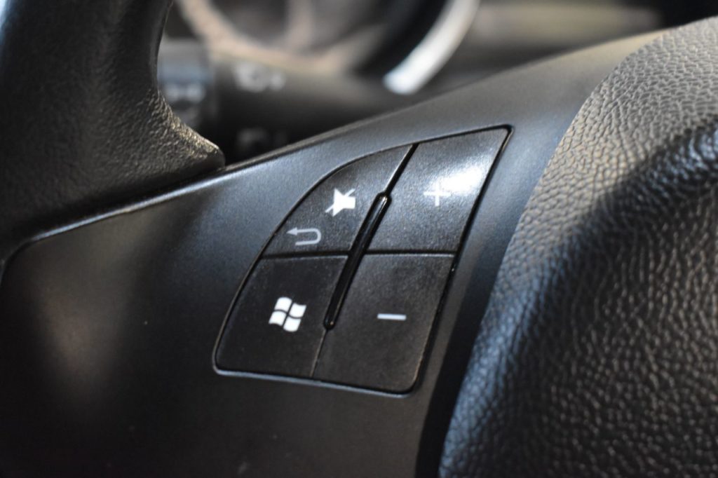 Used_2013_WHITE_ALFA-ROMEO_GIULIETTA_2
