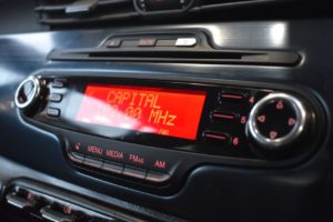 Used_2013_WHITE_ALFA-ROMEO_GIULIETTA_2