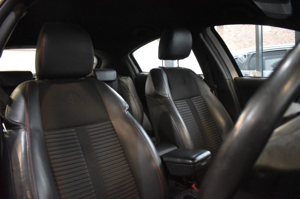 Used_2013_WHITE_ALFA-ROMEO_GIULIETTA_2