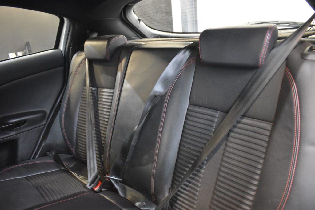 Used_2013_WHITE_ALFA-ROMEO_GIULIETTA_2