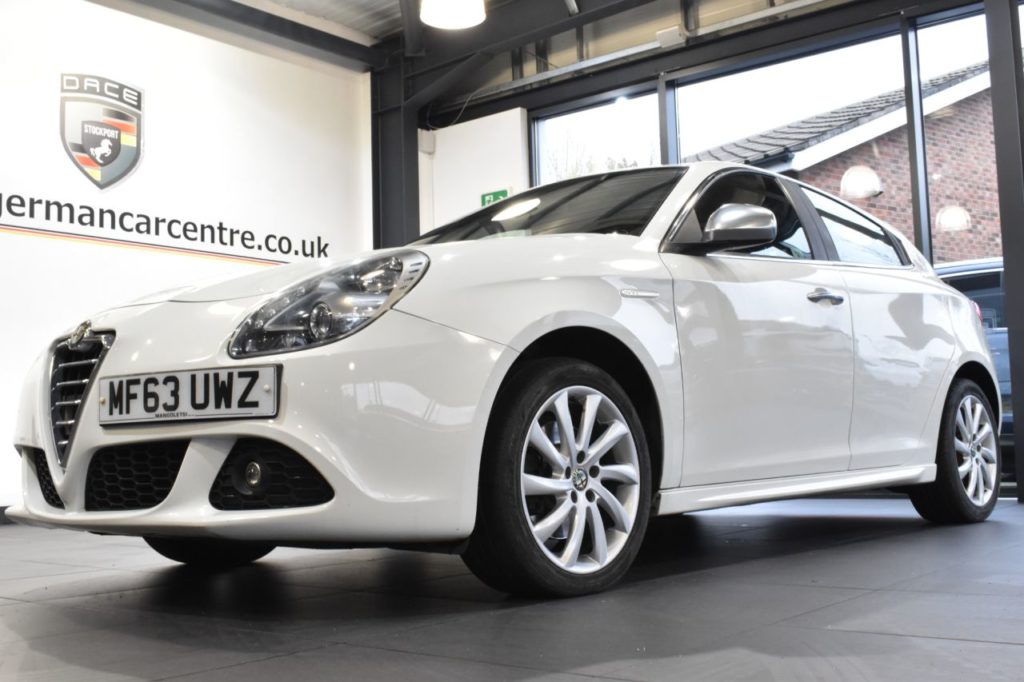 Used_2013_WHITE_ALFA-ROMEO_GIULIETTA_2