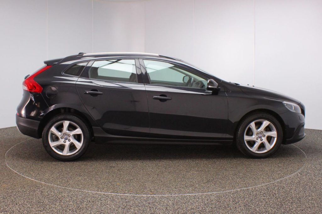 Used_2014_BLACK_VOLVO_V40_1