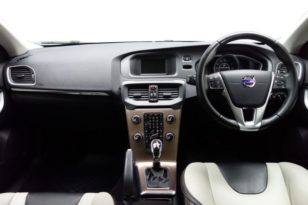 Used_2014_BLACK_VOLVO_V40_1