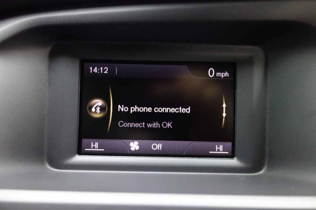Used_2014_BLACK_VOLVO_V40_1