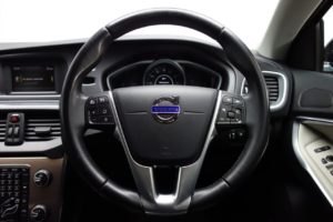 Used_2014_BLACK_VOLVO_V40_1