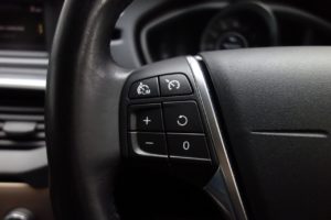 Used_2014_BLACK_VOLVO_V40_1