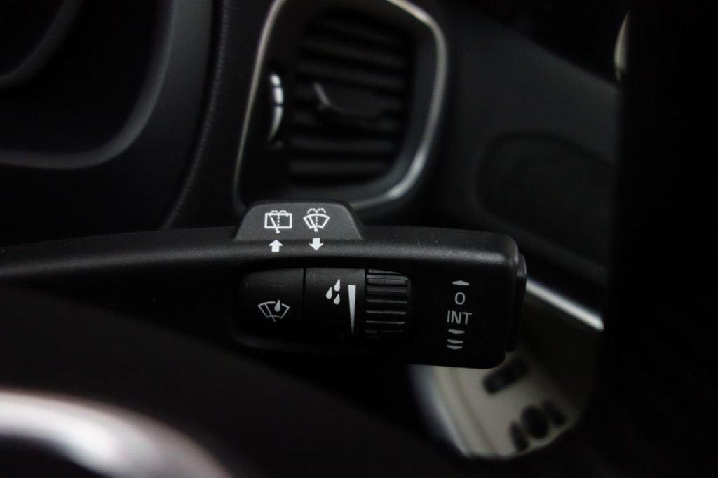 Used_2014_BLACK_VOLVO_V40_1
