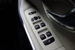 Used_2014_BLACK_VOLVO_V40_1