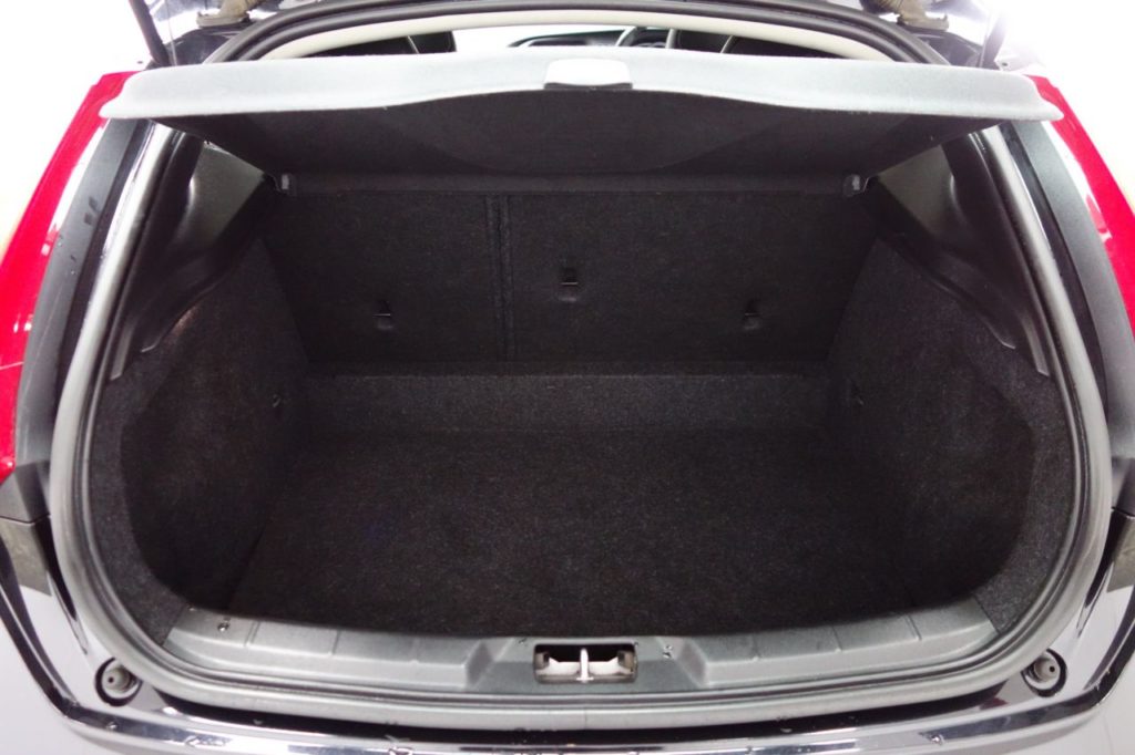 Used_2014_BLACK_VOLVO_V40_1