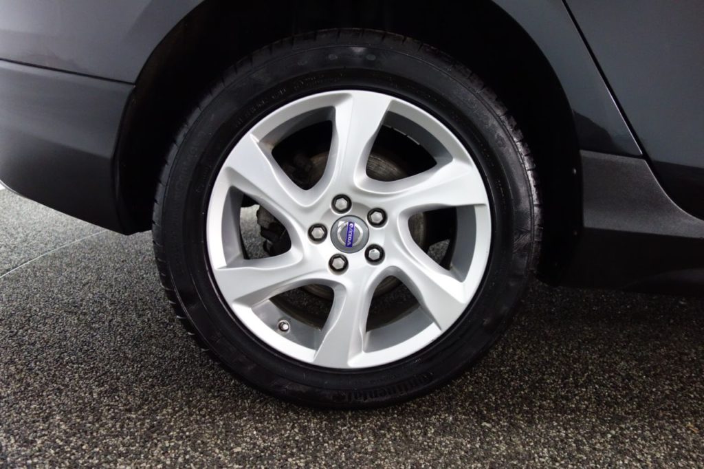 Used_2014_BLACK_VOLVO_V40_1