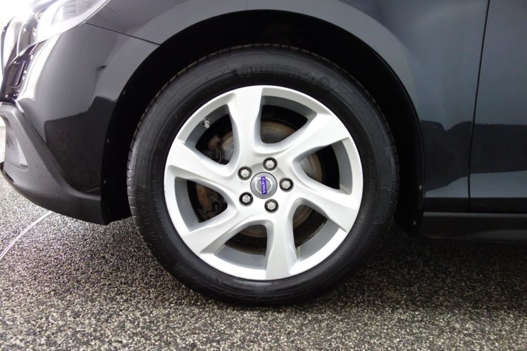 Used_2014_BLACK_VOLVO_V40_1