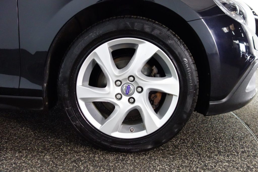 Used_2014_BLACK_VOLVO_V40_1