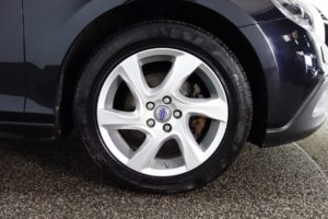 Used_2014_BLACK_VOLVO_V40_1