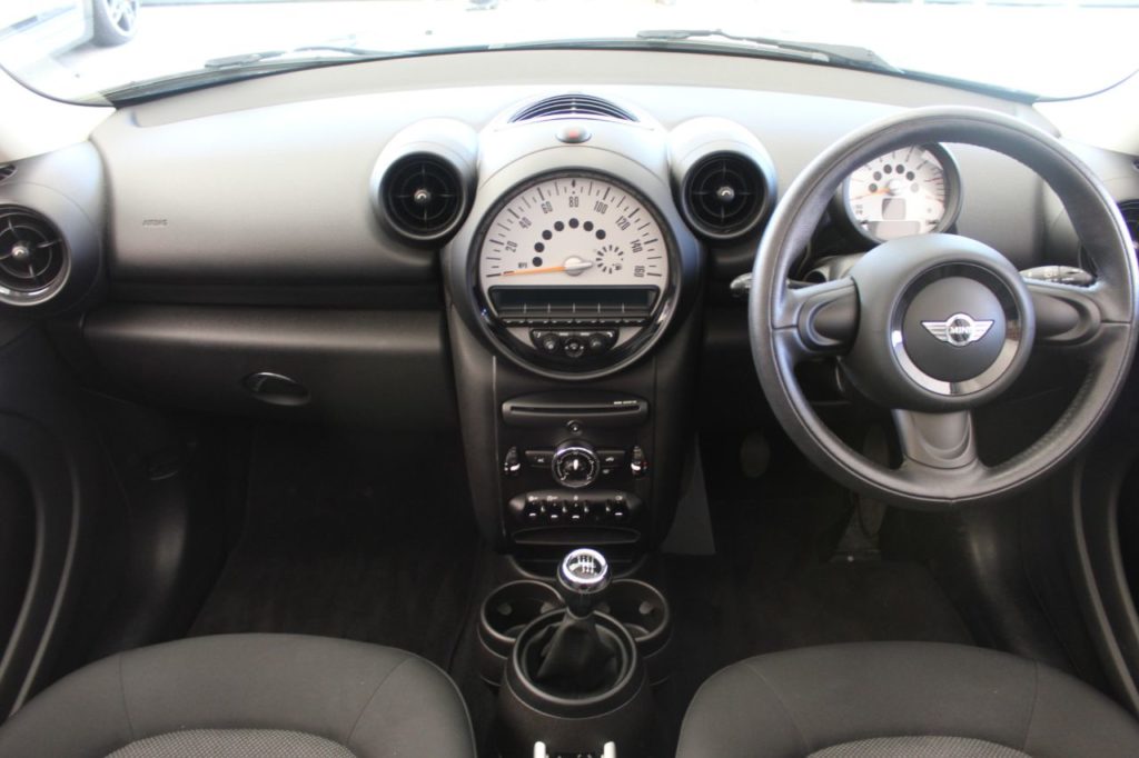 Used_2014_WHITE_MINI_COUNTRYMAN_1
