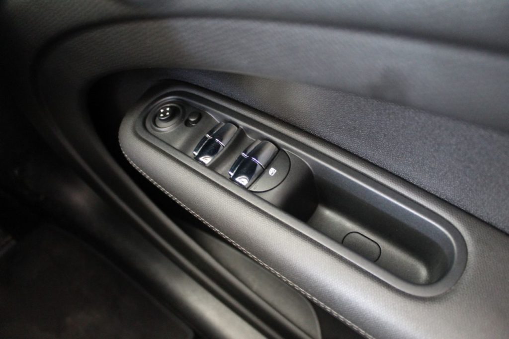 Used_2014_WHITE_MINI_COUNTRYMAN_1