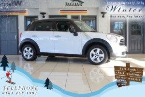 Used 2014 WHITE MINI COUNTRYMAN Hatchback 1.6 COOPER 5d 122 BHP (reg. 2014-03-31) for sale in Cheadle
