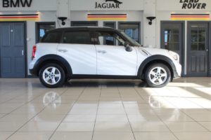 Used_2014_WHITE_MINI_COUNTRYMAN_1